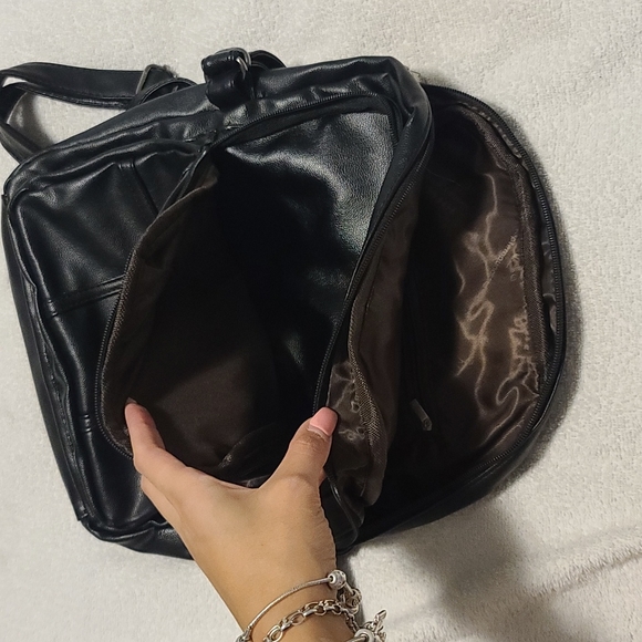 Backpack - Picture 3 of 4